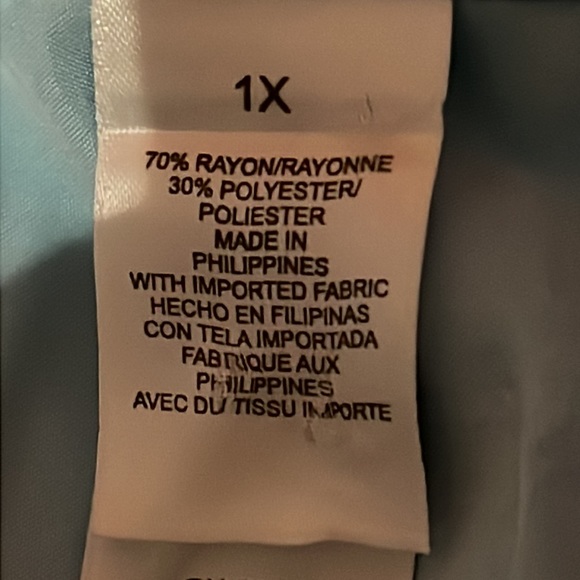 LIZ CLAIBORNE WOMAN — Button down long sleeved blouse ………093 - Picture 7 of 8